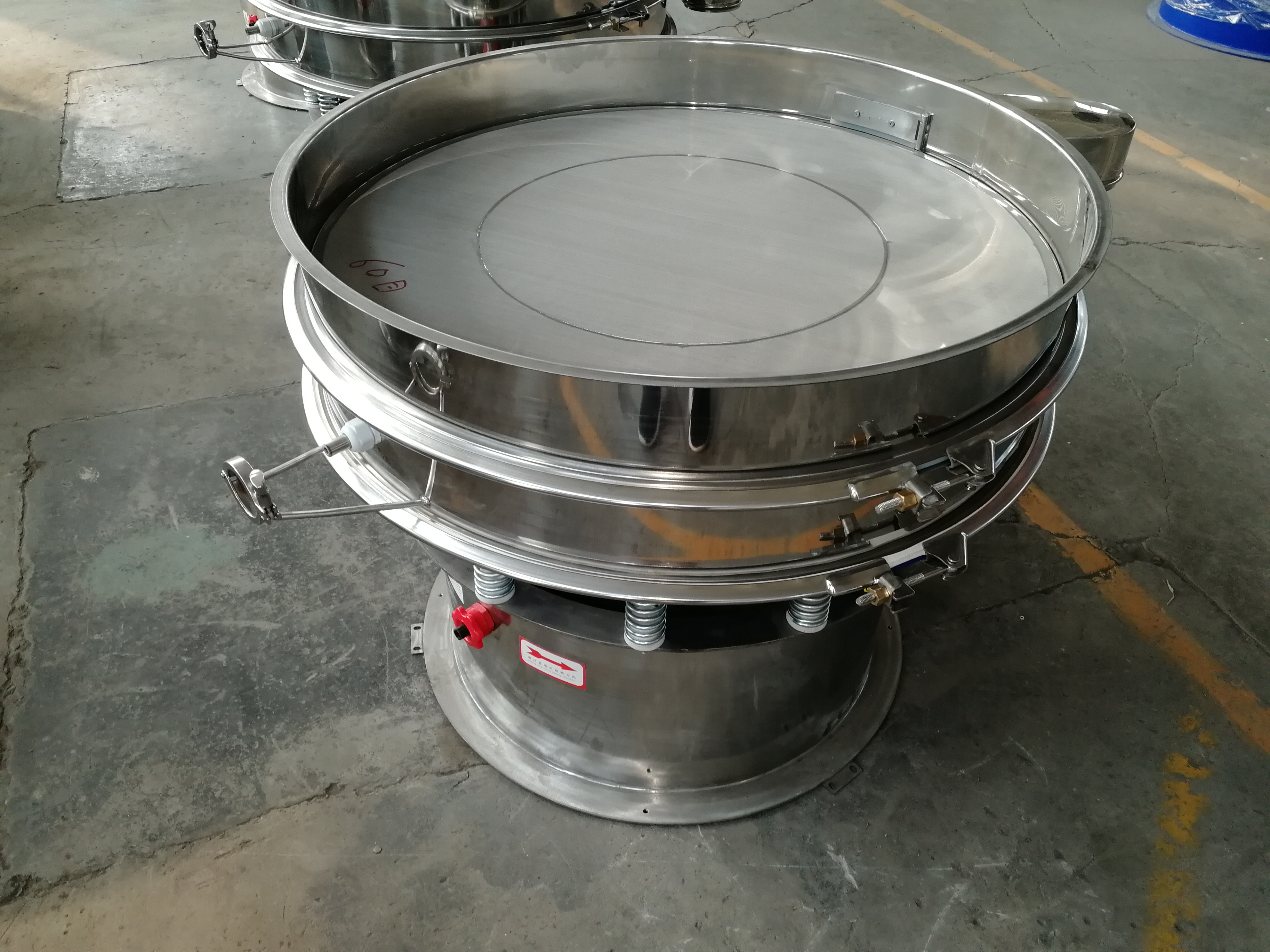 單層圓振動(dòng)篩的工作原理有哪些特點(diǎn)？